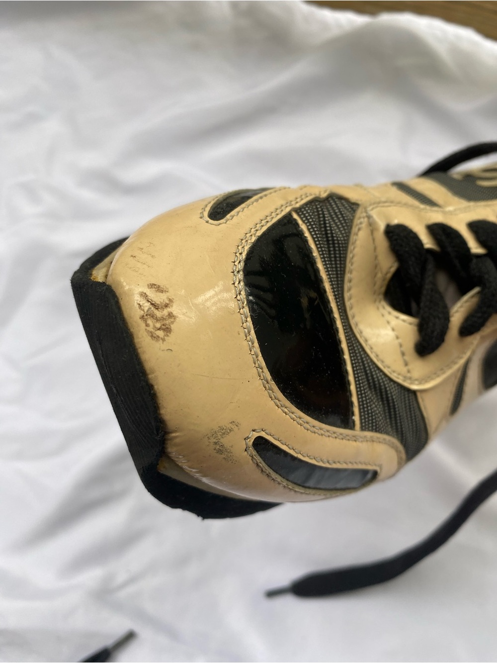 Vintage Chanel CC logo sneakers paten leather womens size 9 lace front FLAWS - Picture 12 of 16